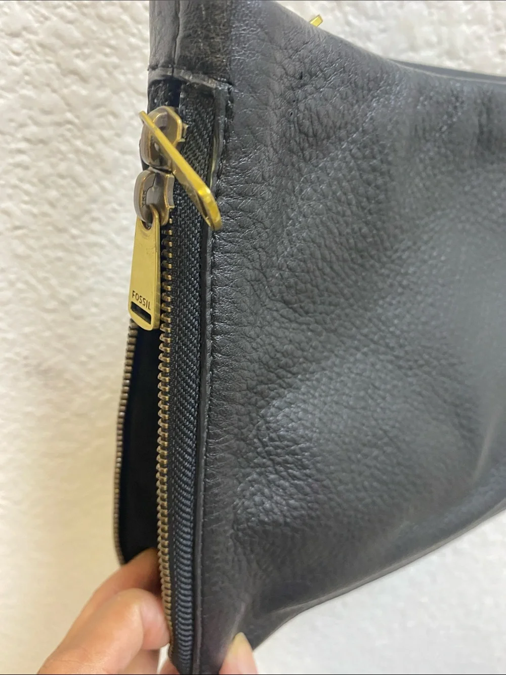 Fossil Black expandable crossbody Leather Messenger Bag with 10”x8”